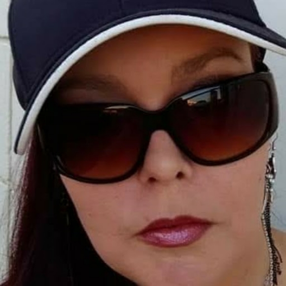 MEET YOUR POSHER - Picture 2 of 6